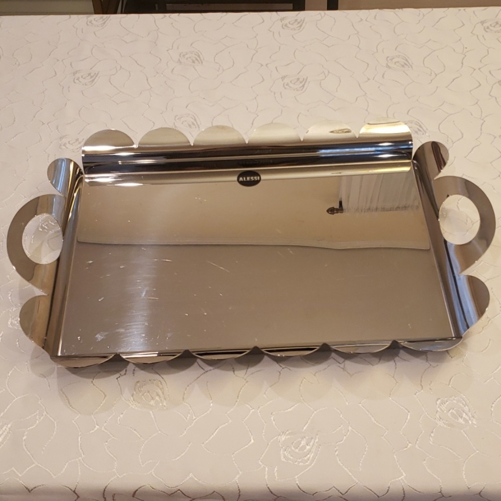 ALESSI scalloped serving tray Name:"AM02 Recinto"